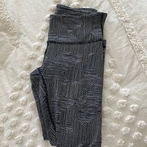 Lululemon pattern capri legging